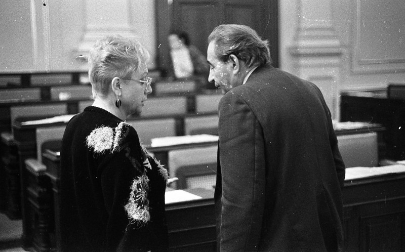 Dagmar Hochová - Poslanci Eva Kalousová a Václav Šplíchal v jednacím sále České národní rady, prosinec 1991