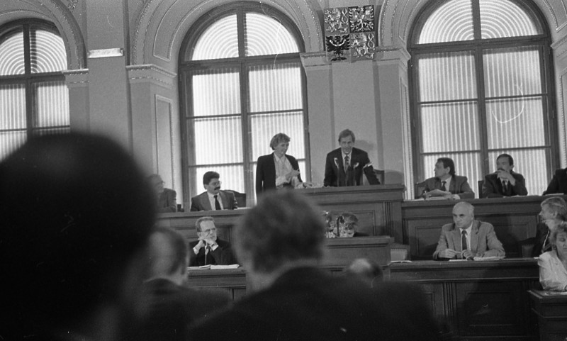 Dagmar Hochová - Prezident Václav Havel diskutuje na plénu České národní rady, 18. 6. 1991