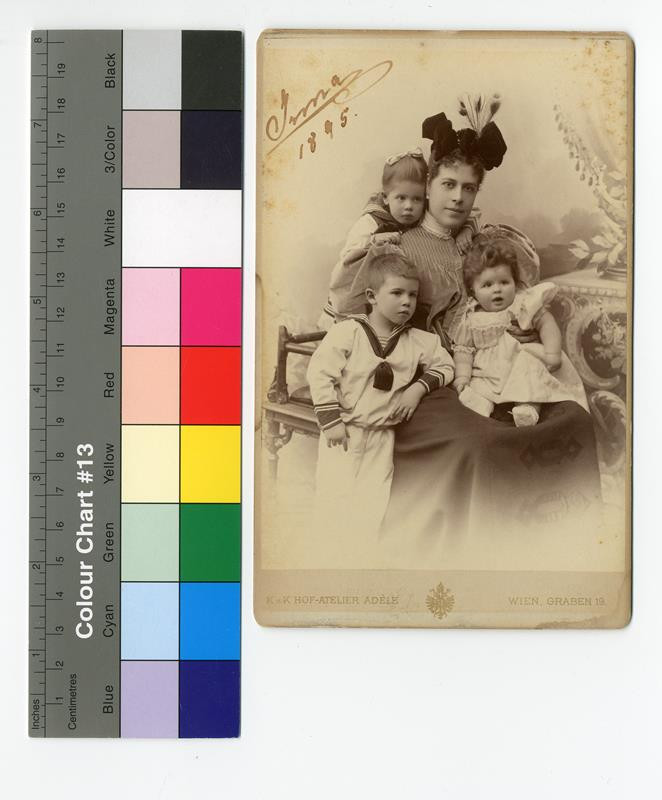 neurčený autor - Podobizna kněžny Irmy Fürstenbergové se třemi dětmi