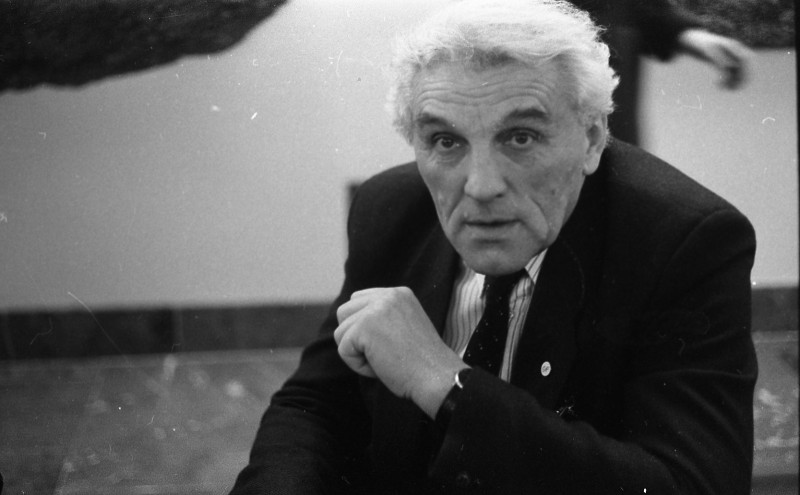 Dagmar Hochová - Poslanec Miloslav Šabata v kuloárech České národní rady, podzim 1991