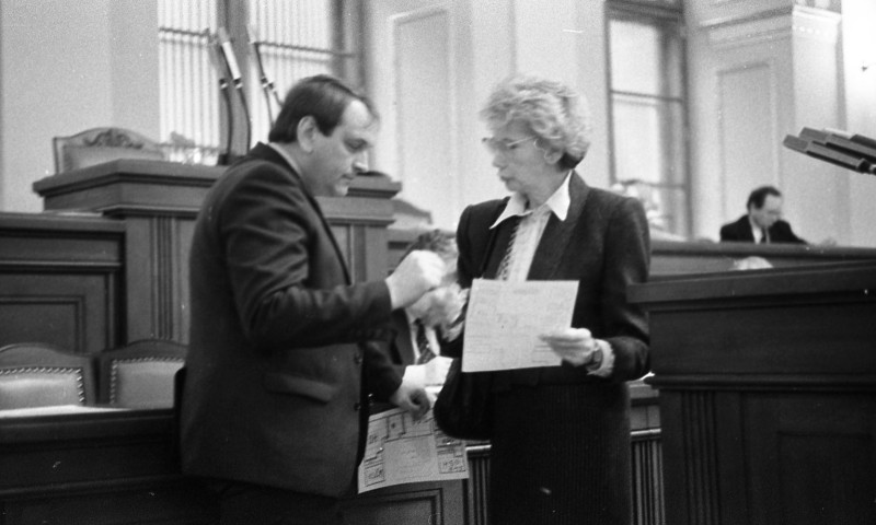Dagmar Hochová - Přijímání zákonů v České národní radě, prosinec 1991