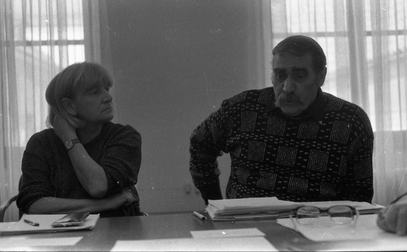 Dagmar Hochová - Poslanci Eva Kantůrková a Vladimír Preclík na jednání církevního a humanitárního výboru České národní rady, jaro 1991