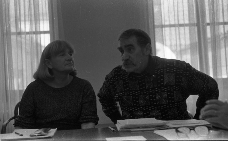 Dagmar Hochová - Poslanci Eva Kantůrková a Vladimír Preclík na jednání církevního a humanitárního výboru České národní rady, jaro 1991
