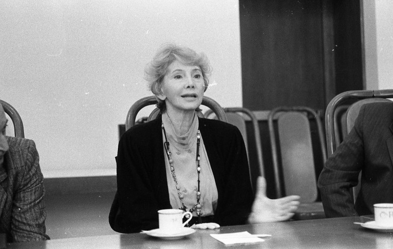 Dagmar Hochová - Předsedkyně sněmovny Dagmar Burešová na jednání poslaneckého klubu Občanské fórum-nezávislí v České národní radě, prosinec 1991