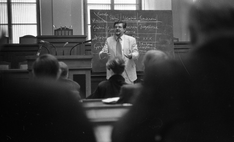 Dagmar Hochová - V jednacím sále České národní rady, podzim 1990