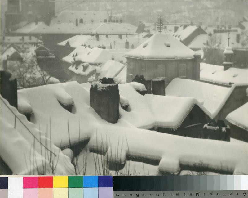 Jan Lauschmann - Malostranské střechy v zimě