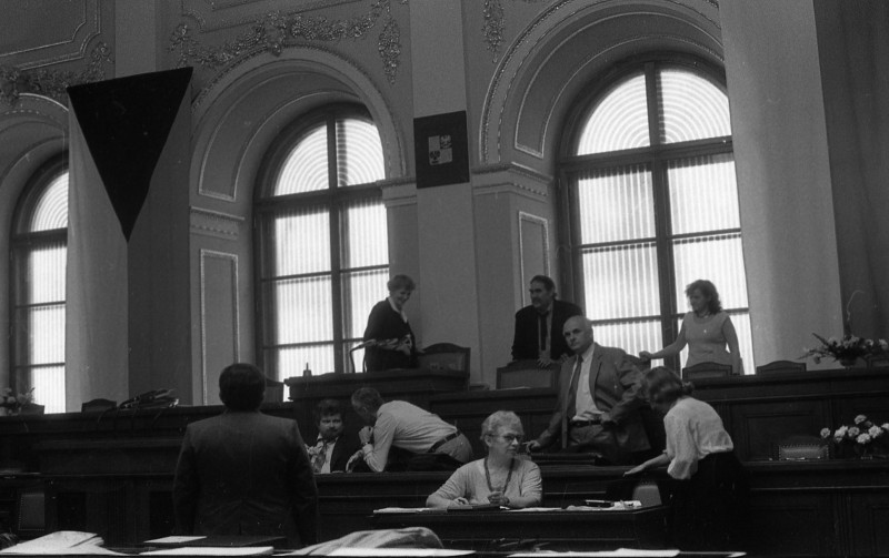Dagmar Hochová - V jednacím sále České národní rady, léto 1990