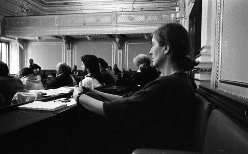 Dagmar Hochová - Psychologické školení pro poslance Občanského fóra v jednacím sále České národní rady, podzim 1990