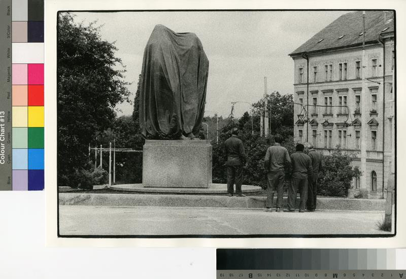 Pavel Jasanský - Bez názvu (Pomník Kopernika a Keplera na Pohořelci v Praze)