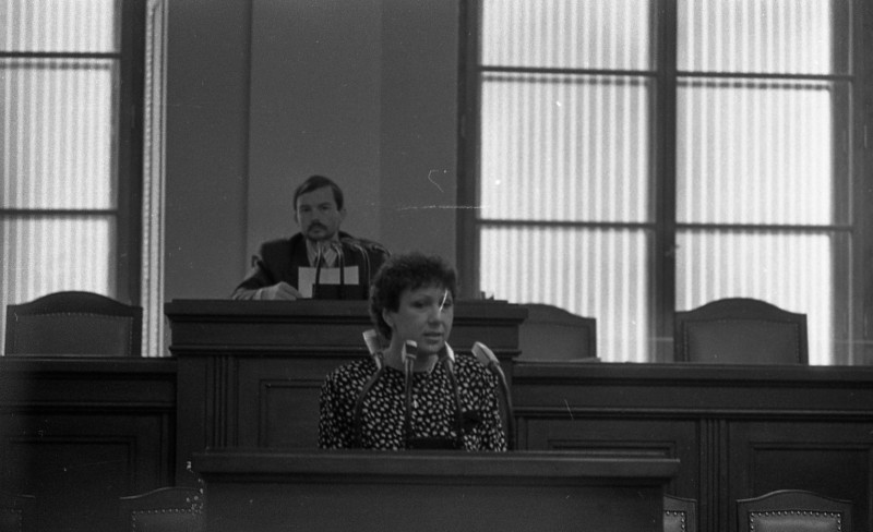 Dagmar Hochová - Poslankyně Anna Röschová hovoří na plenárním zasedání České národní rady, květen 1991