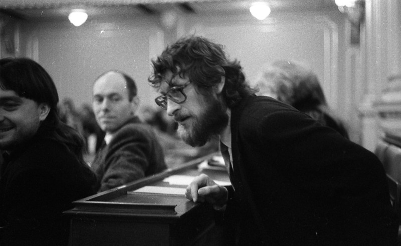 Dagmar Hochová - Poslanec Viktor Dobal v jednacím sále České národní rady, jaro 1991