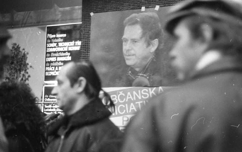 Dagmar Hochová - Manifestace na podporu prezidenta Václava Havla 21. listopadu 1991 na Václavském náměstí