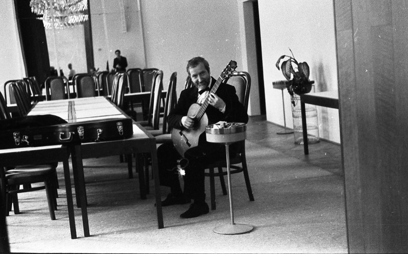 Dagmar Hochová - Vystoupení kytaristy Jiřího Raka a herce Alfréda Strejčka v České národní radě, jaro 1991