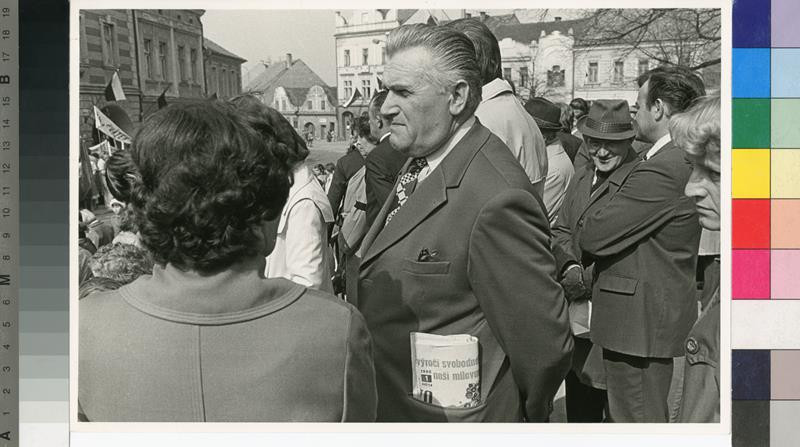 Miroslav Pokorný - Bez názvu (Trhové sviny, 1. máj 1980), z cyklu Venkov