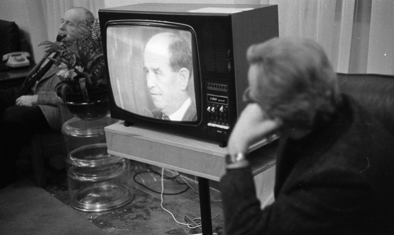 Dagmar Hochová - Sledování televize v kuloárech České národní rady, podzim 1991